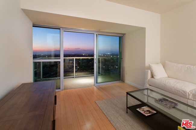 Foto del edificio - 13700 Marina Pointe Dr