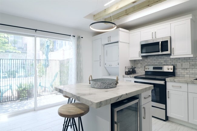 Building Photo - 412 Pacific St