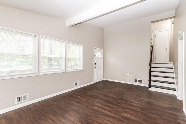 Building Photo - 5535 Longmeadow Ln