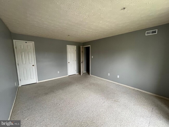 Building Photo - 1002 Downing Ct