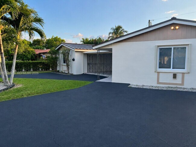 Building Photo - 1430 SW 102nd Ct