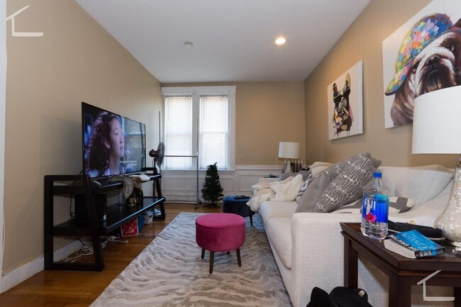 Building Photo - HOT BROOKLINE LISTING!!!!!