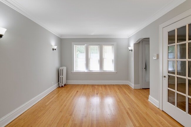 Building Photo - 4514 N Wolcott Ave