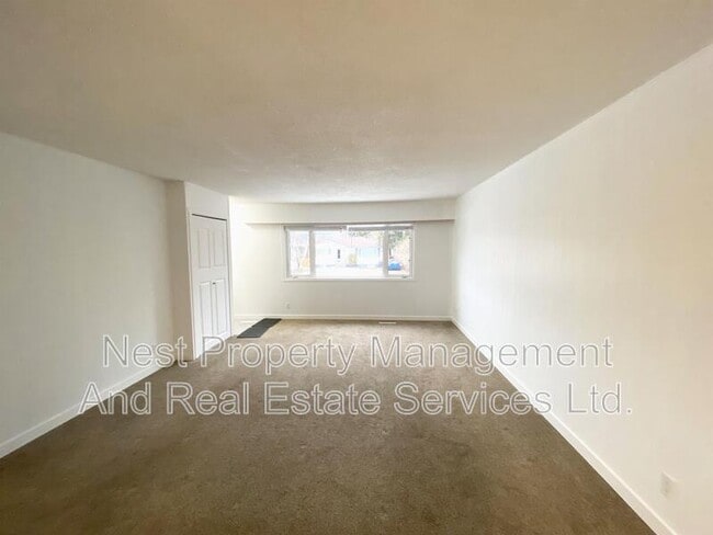 Building Photo - 236 Nicholson St S