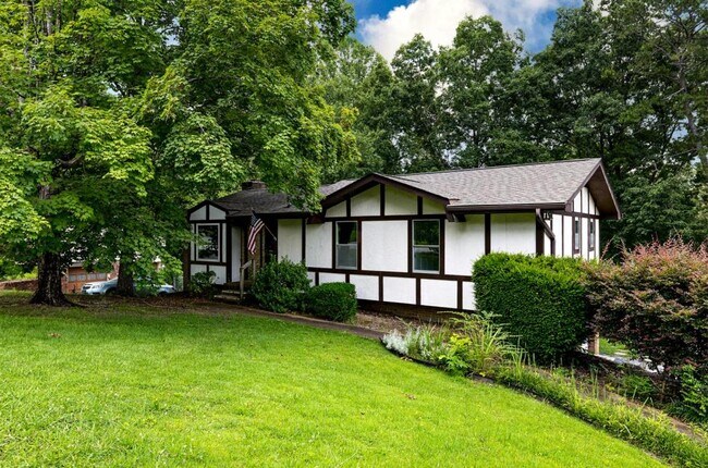Foto del edificio - 220 Rolling Ridge Dr
