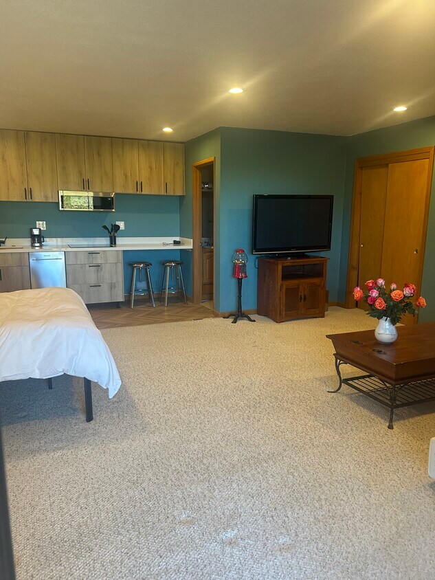 Studio View - 3 Ridgecrest Ct