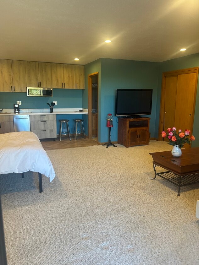 Studio View - 3 Ridgecrest Ct