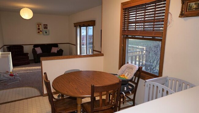 Foto del edificio - 6622 Jacobs Way