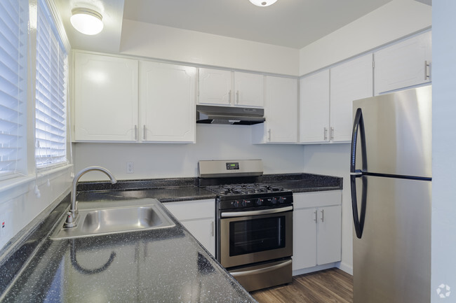 2HAB, 1BA - 1,087 ft² - Acacia at Carmichael Apartments