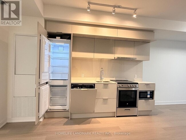 Photo du bâtiment - 448 Burnhamthorpe Rd W