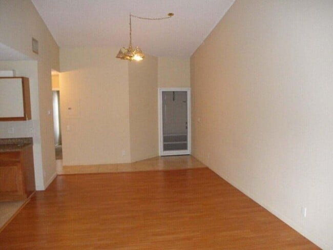 Building Photo - 3300 Jaywood Terrace