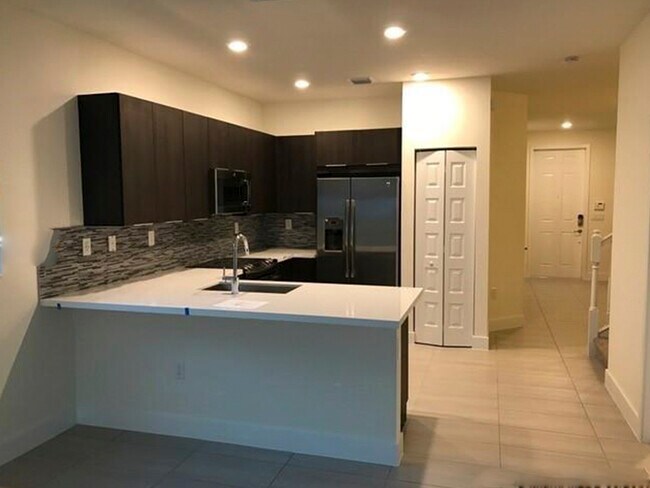 Foto del edificio - 8878 NW 103rd Ave
