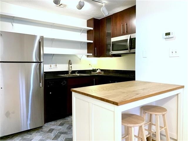 Cocina - 420 Metairie-Hammond Hwy