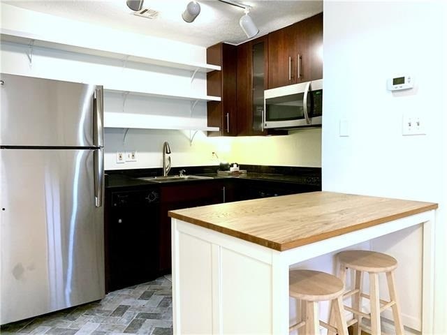 Kitchen - 420 Metairie-Hammond Hwy
