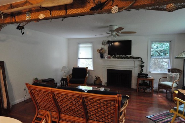 Building Photo - 10 Spindrift Dr
