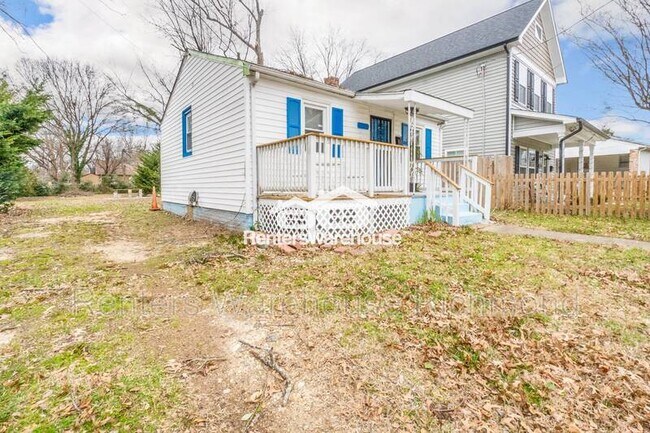 Building Photo - 450 Hazelhurst Ave