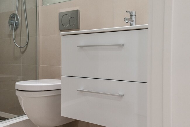 Building Photo - 150 The Donway