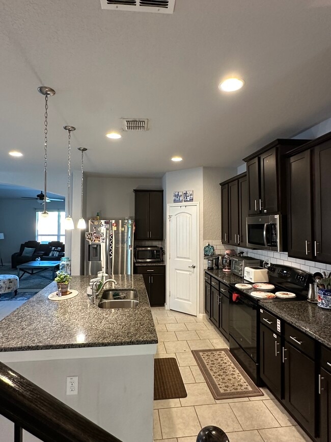 Building Photo - 5946 Larkspur Valley