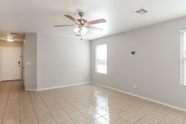 Foto del edificio - 17746 W Red Bird Rd