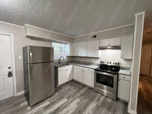Building Photo - 7001 Eddy Ln