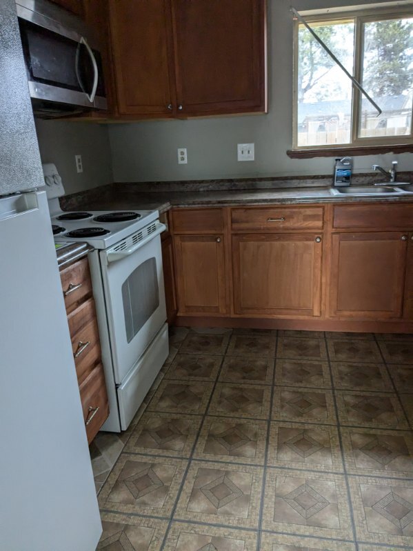 Kitchen - 1210 Voelker Ave