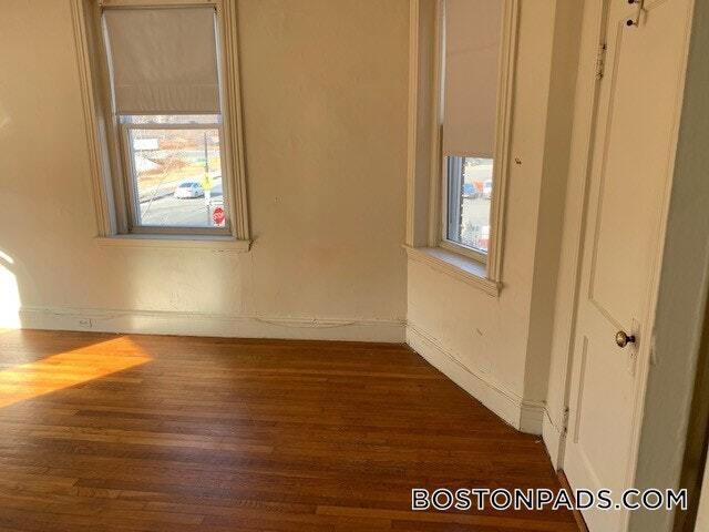 Building Photo - 235 Park Dr