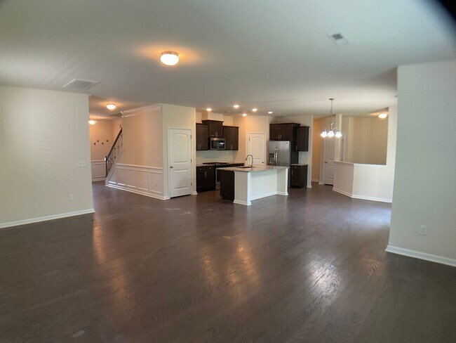 Foto del edificio - 4 Bed, 3 Bath in Desirable Apex