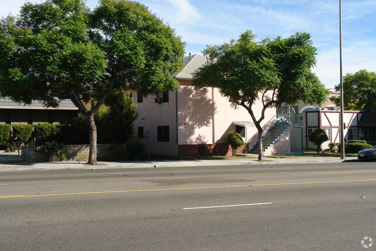 Building Photo - 332 N Glendale Ave