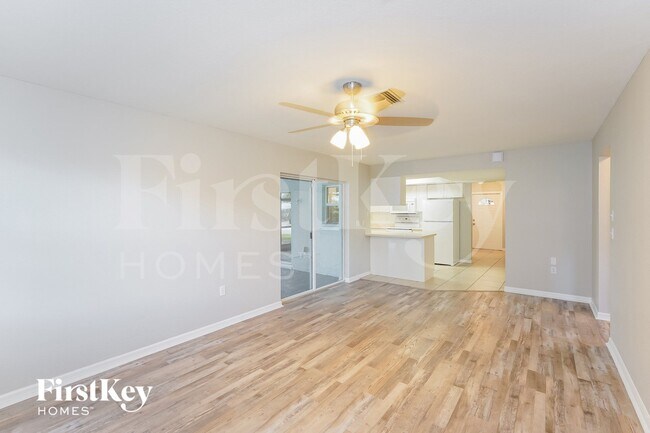 Foto del edificio - 136 Sunnyside St NW