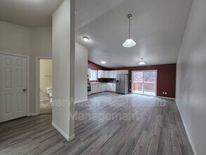 Building Photo - 250 Oklahoma St