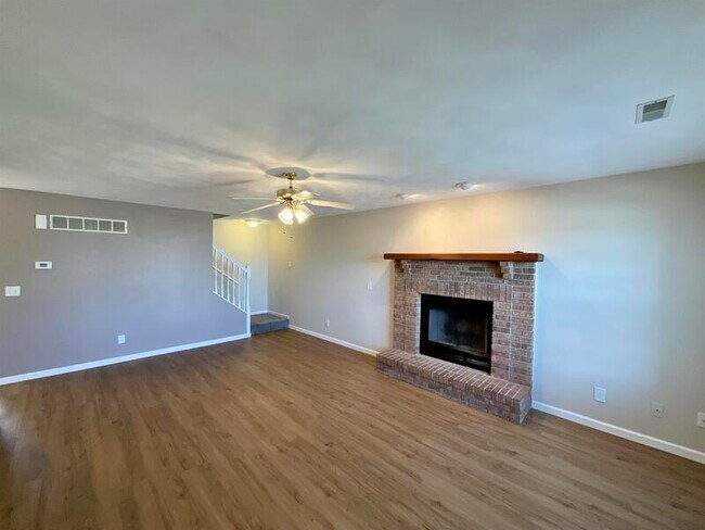 Building Photo - 559 Ponderosa Ave
