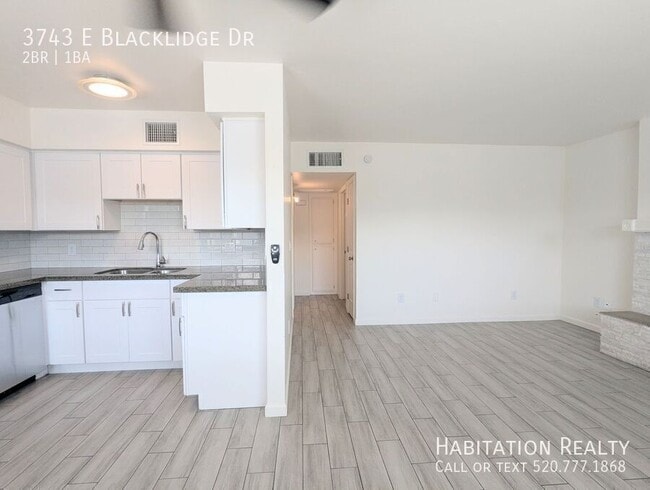 Building Photo - 3743 E Blacklidge Dr