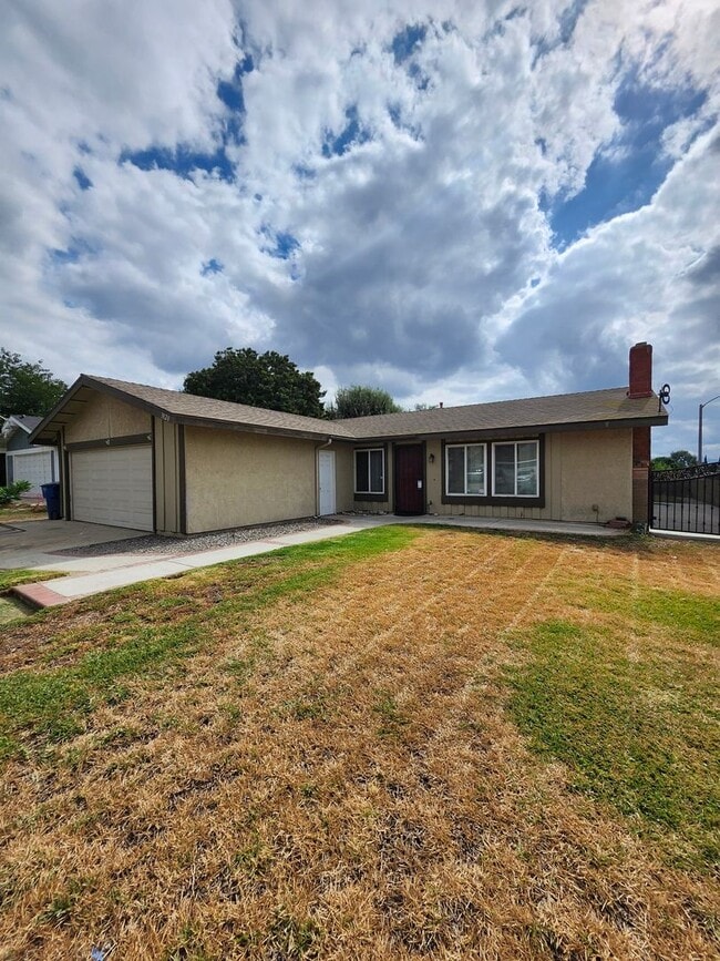 Building Photo - 3020 E St Andrews Dr