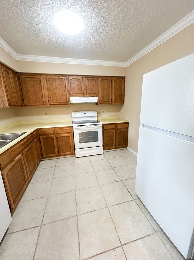 Building Photo - Charming 2 Bedroom Home in Southport with Screened Porch & Large Fenced Backyard