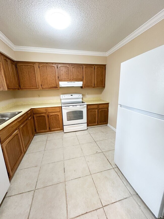 Foto del edificio - Charming 2 Bedroom Home in Southport with Screened Porch & Large Fenced Backyard