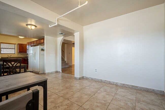 Foto del edificio - 928 E 6th St