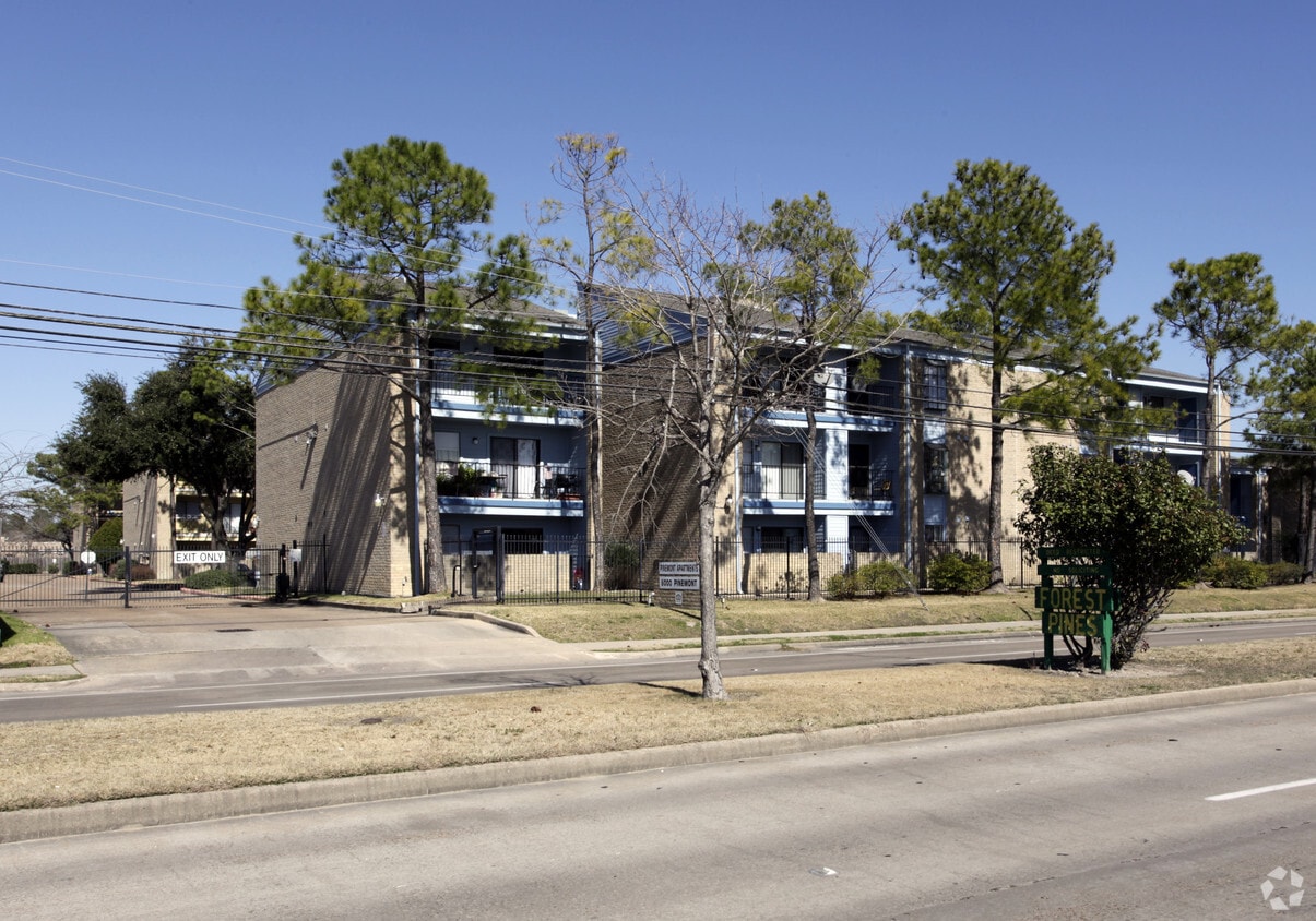 Primary Photo - Pinemont Apartments