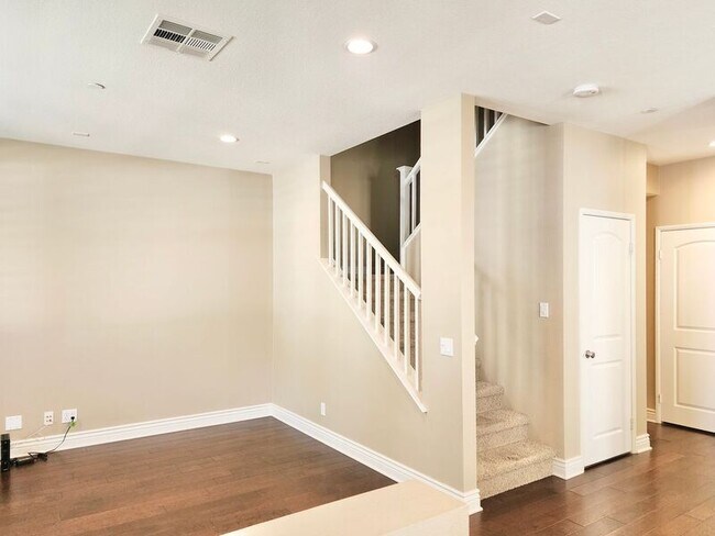 Photo - 112 Hedge Bloom House