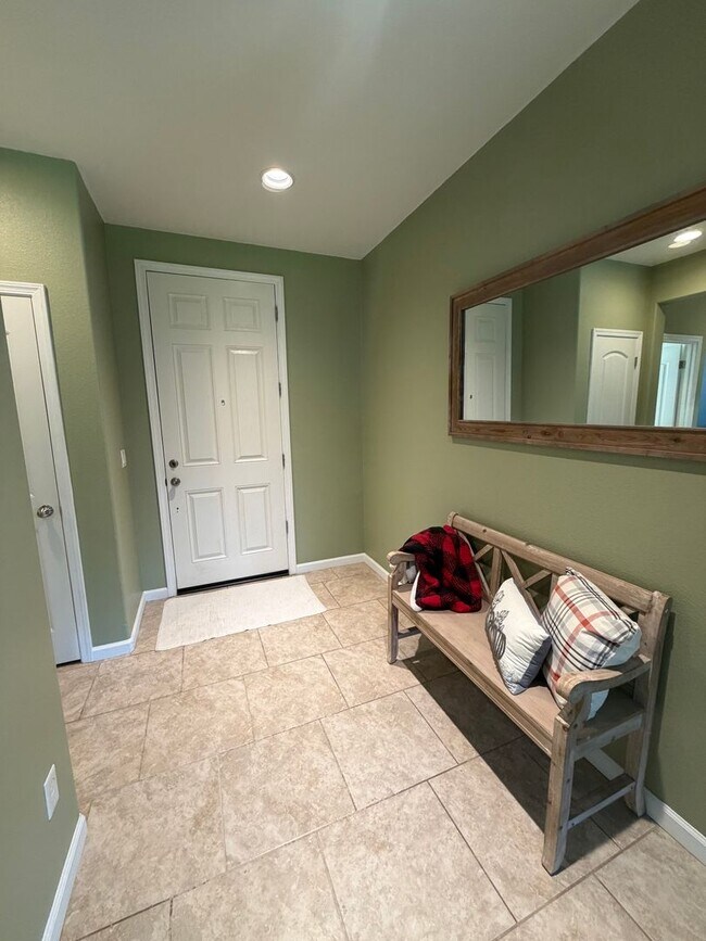 Foto del edificio - Adorable 3 Bedroom, 2 Bathroom Home in a Quiet North Hanford Neighborhood