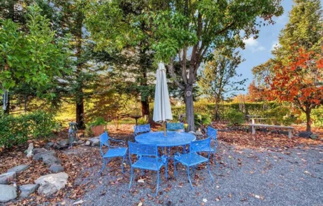 Building Photo - 236 Pleasant Ave