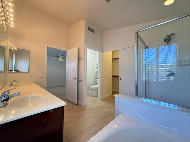 Foto del edificio - 766 E Baylor Ln