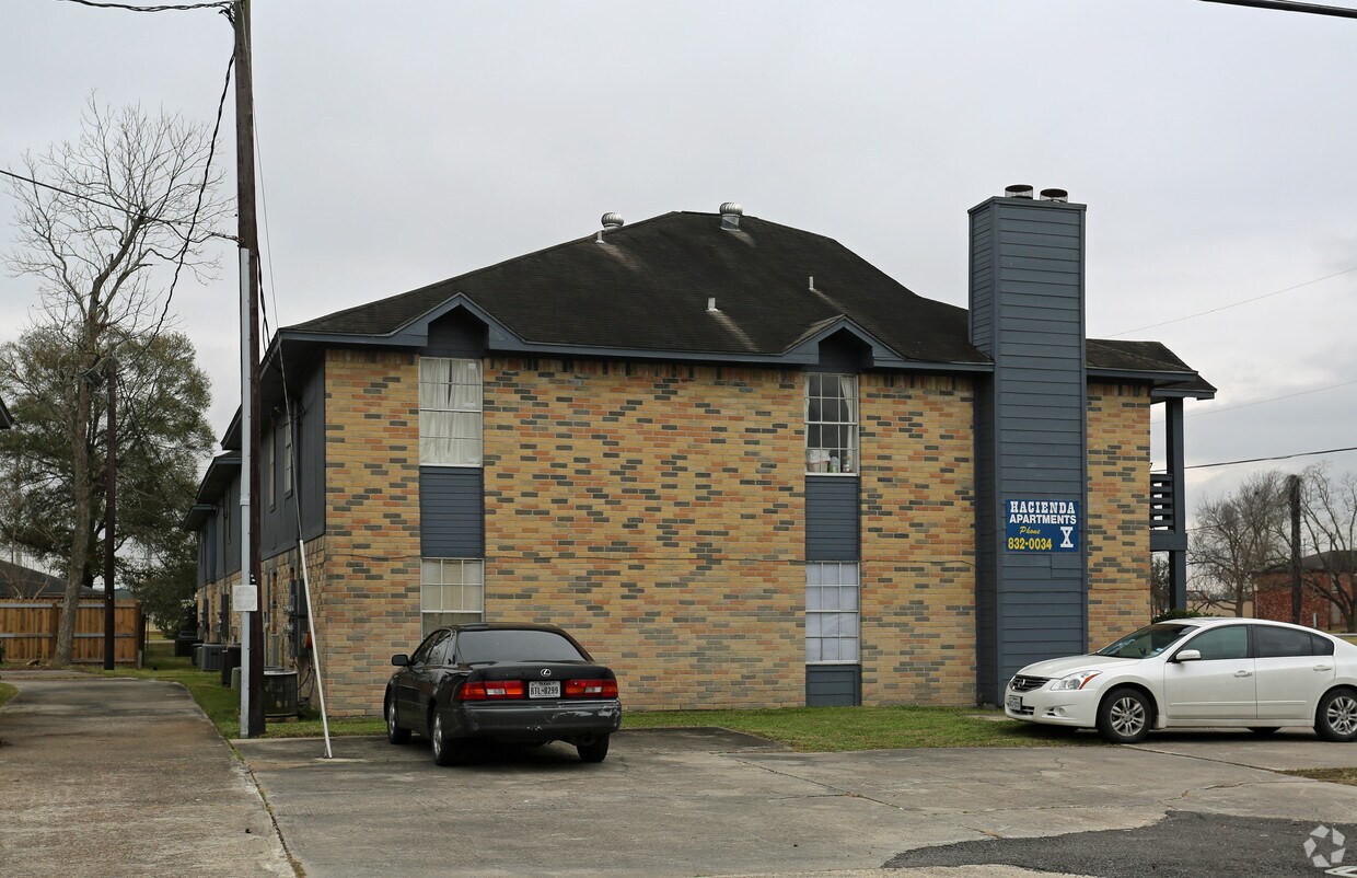 Building Photo - Hacienda Apartments