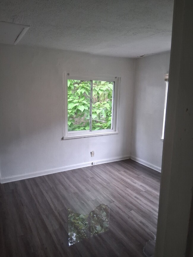 Building Photo - 644 Redwood Ave