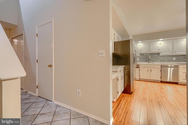 Foto del edificio - 414 Five Farms Ln