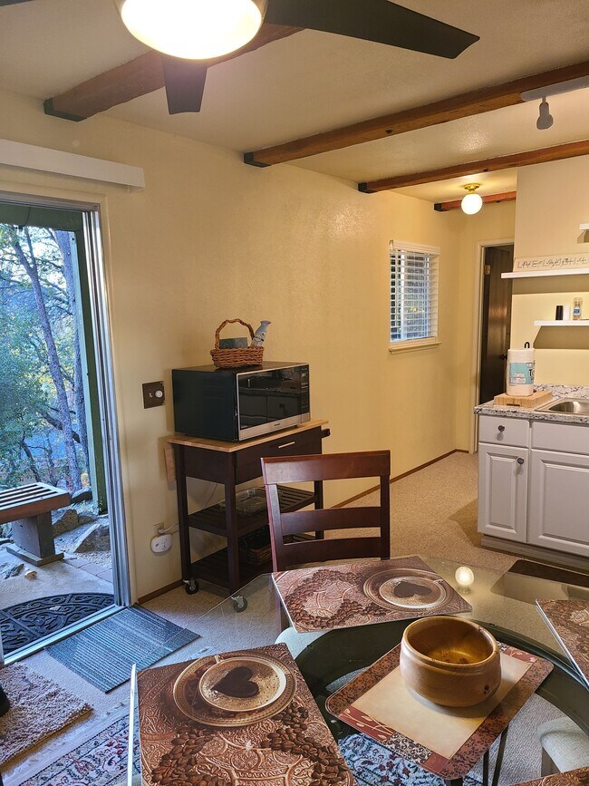 Building Photo - 13922 Hemlock Dr