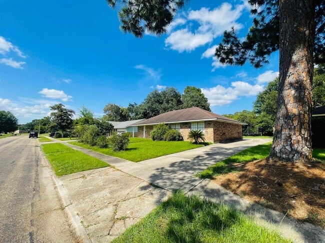 Building Photo - 4036 Ridgemont Dr