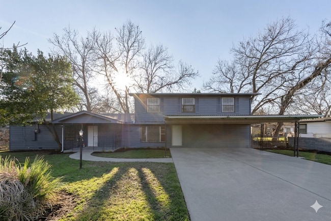3-Bedrooms and 2.5-Bathroom House - Convenient Living Near Oak Cliff & Downtown Dallas - 3-Bedrooms and 2.5-Bathroom House - Convenient Living Near Oak Cliff & Downtown Dallas