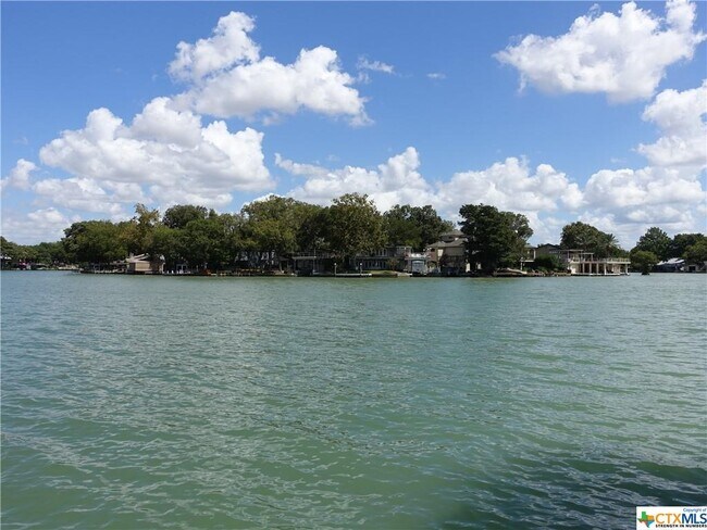 Foto del edificio - 742 Lakeview Trail