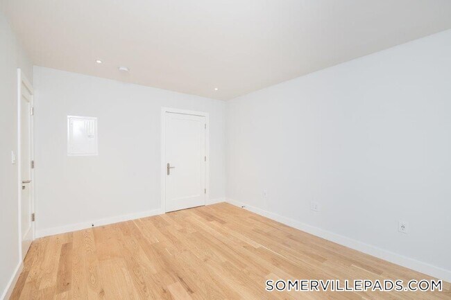 Building Photo - 123 Highland Ave