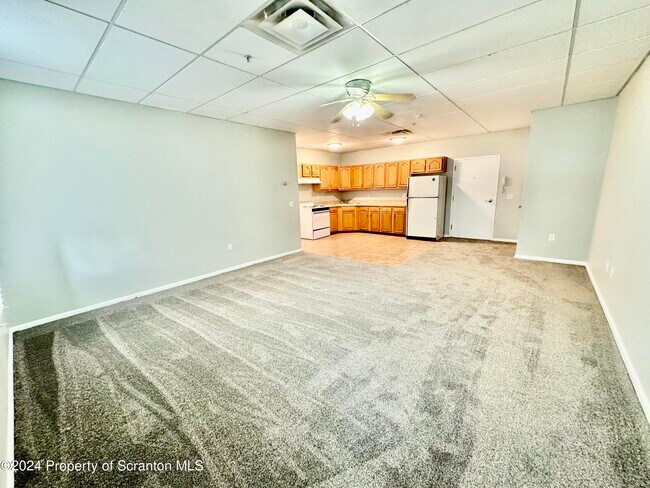 Foto del edificio - 352-352 Adams Ave